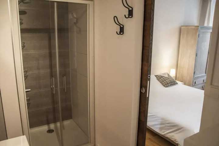 Room 6 of 19