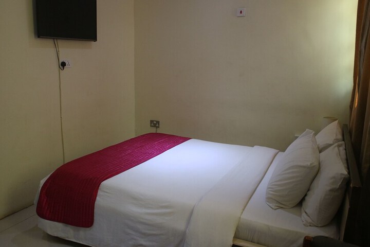 Room 9 of 37