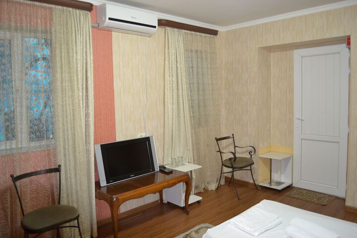 Room 30 of 107