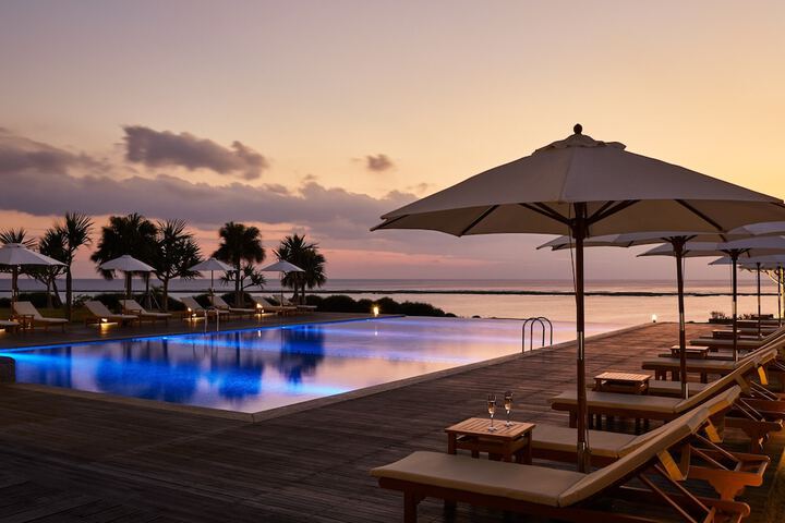 Hotel Pool
