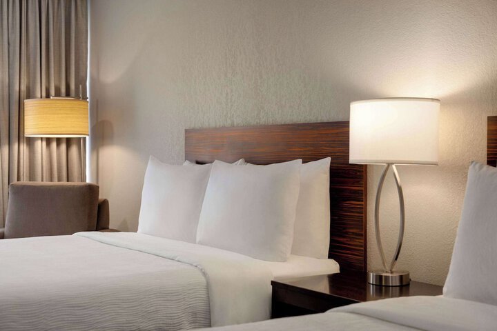2 Double Beds (8 of 9)