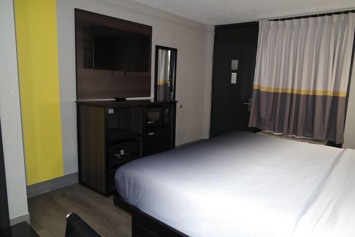Room 14 of 32