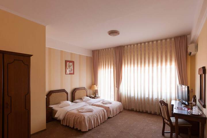 Room 9 of 46