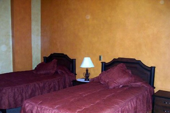Room 12 of 25