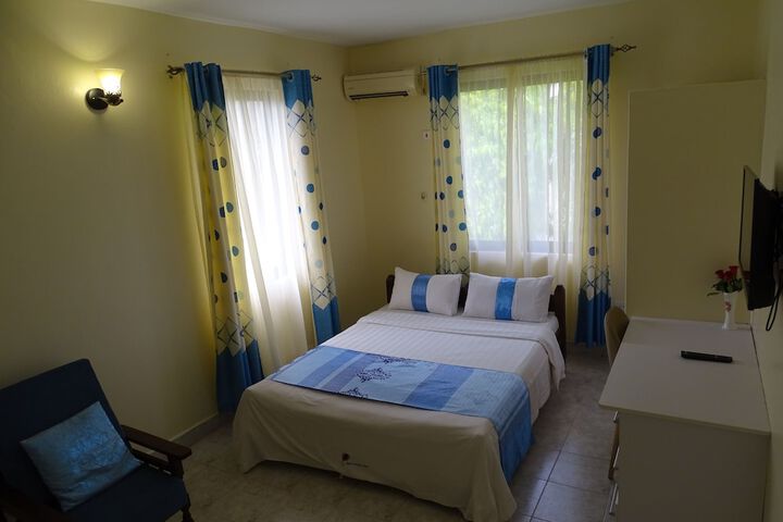 Room 33 of 104