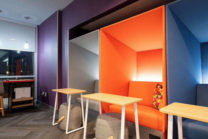 Business Center 41 of 45