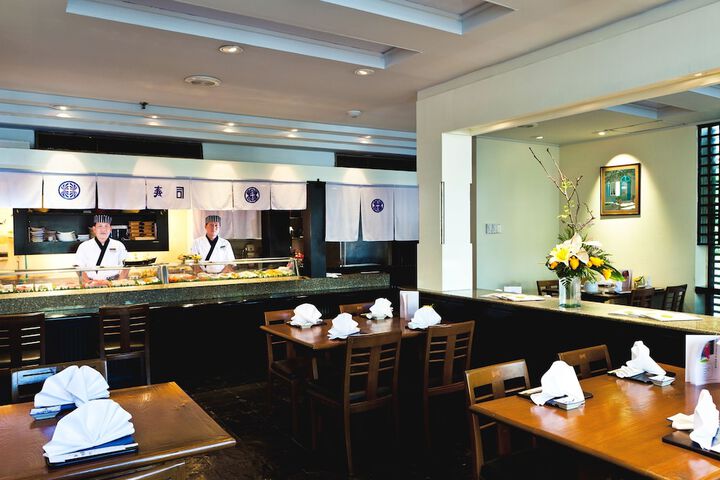 Dining 66 of 100