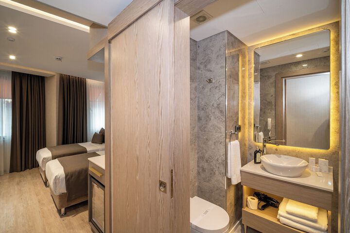 Room 73 of 170