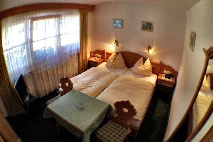 Room 10 of 50