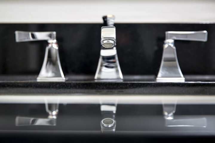 Bathroom sink