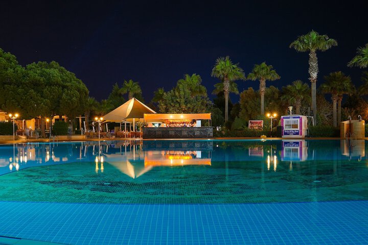 Hotel with Pool