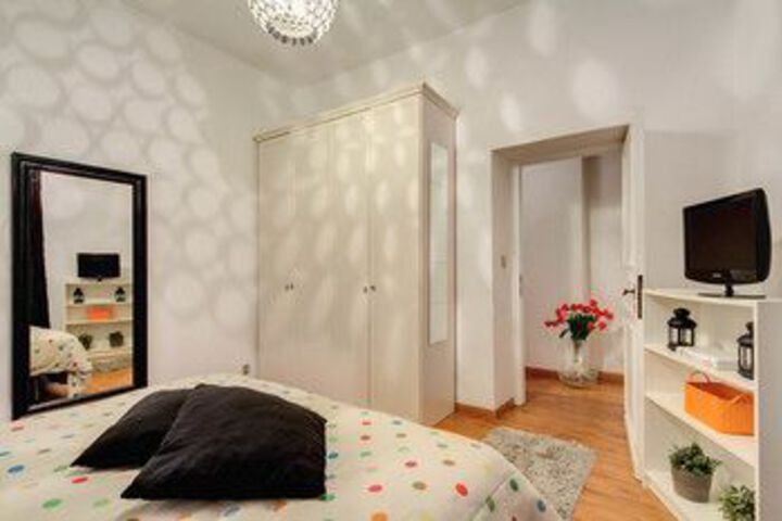 Room 32 of 330