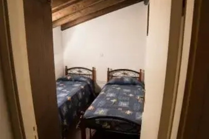 Room 5 of 10