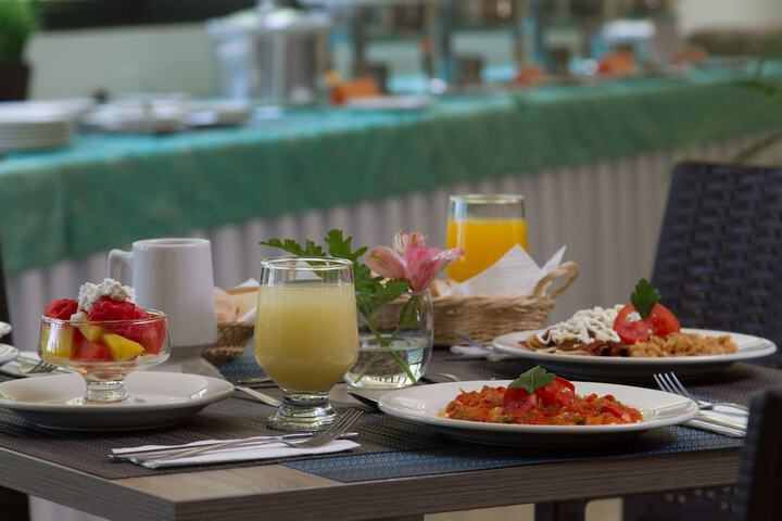 Breakfast/Coffee Service 22 of 37