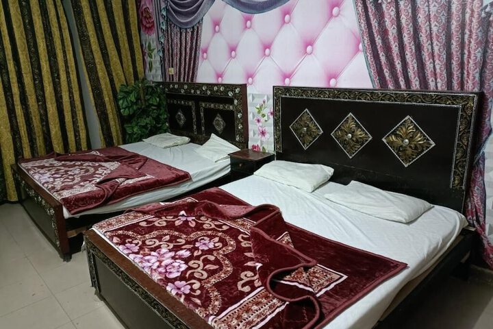 Room 5 of 12