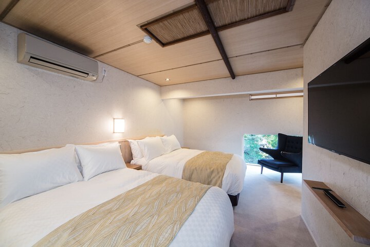 Room 14 of 184