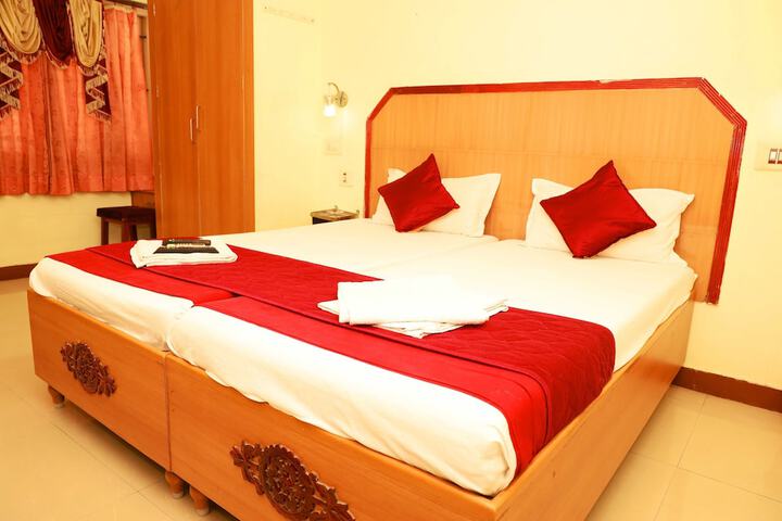 Room 2 of 10