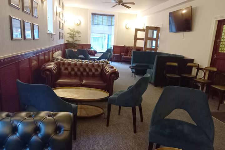 Lobby lounge