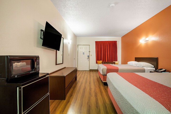 2 Queen Beds (4 of 9)