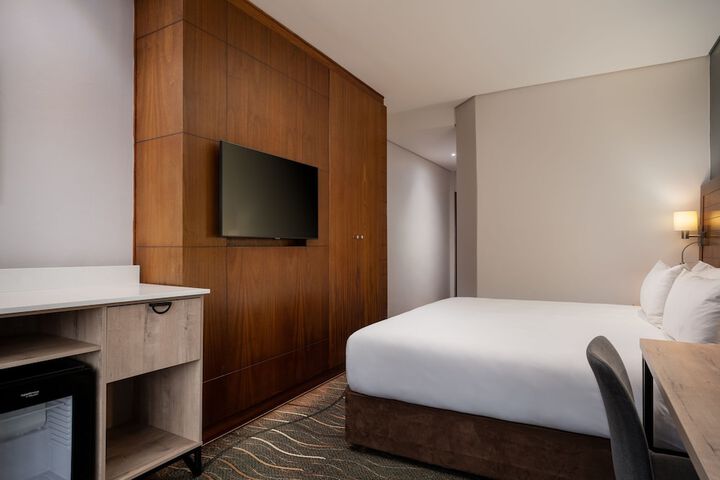 Room 21 of 102