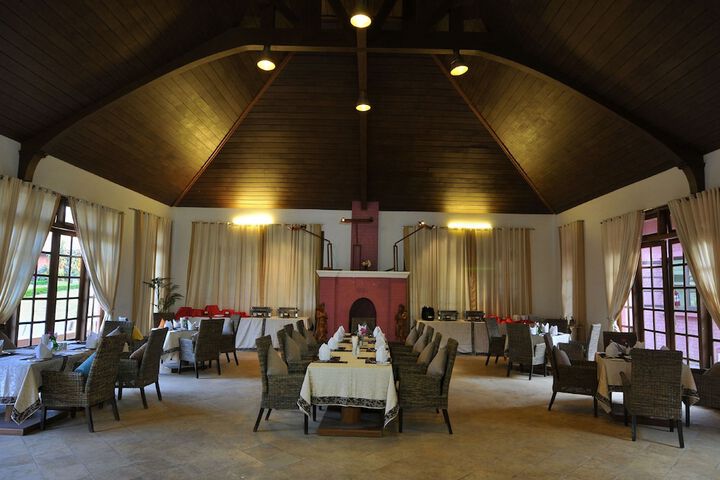 Dining 7 of 12