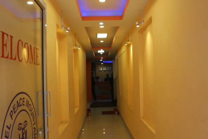 Ballroom/Hall 12 of 16