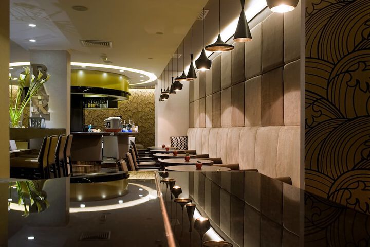 Lounge 76 of 124