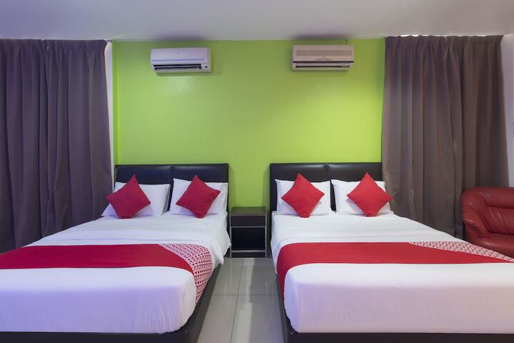 Photo of OYO 44072 Mines Cempaka Hotel