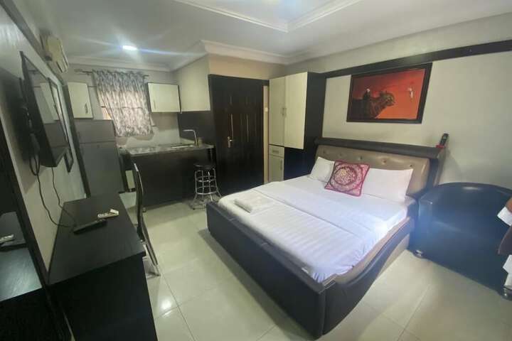 Room 13 of 31