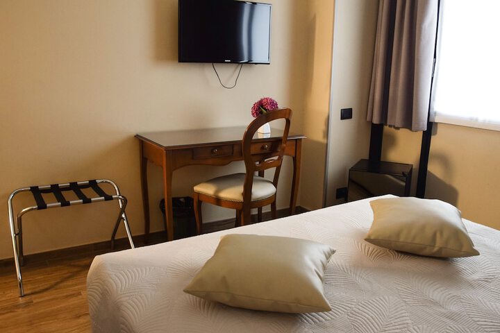 Room 7 of 25