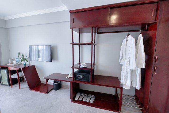 Room 9 of 70