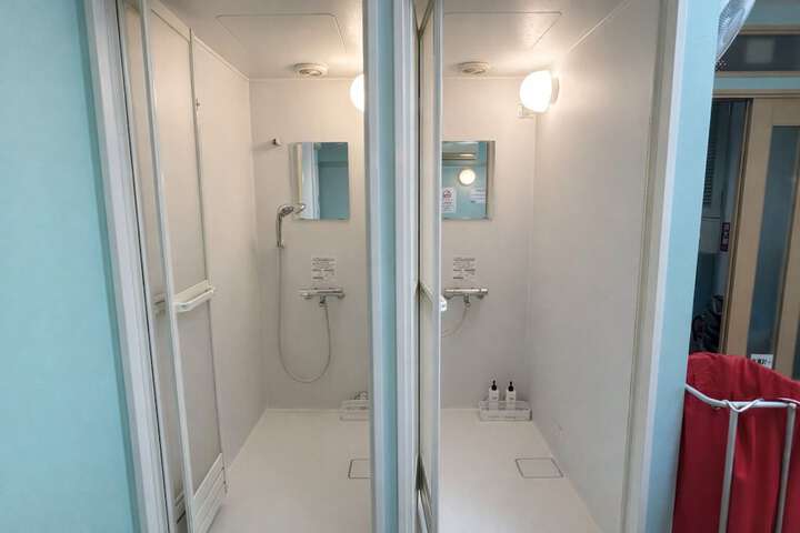 Room 17 of 33