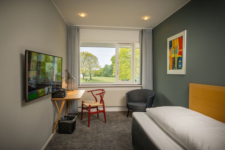 Room 16 of 40