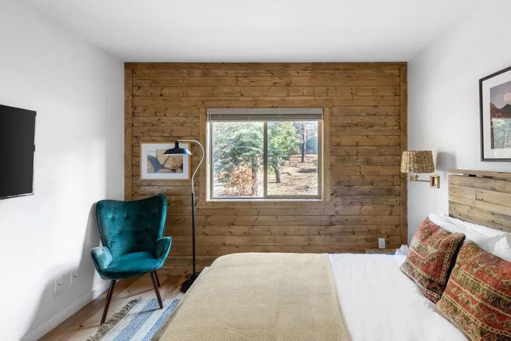 Room 4 of 18