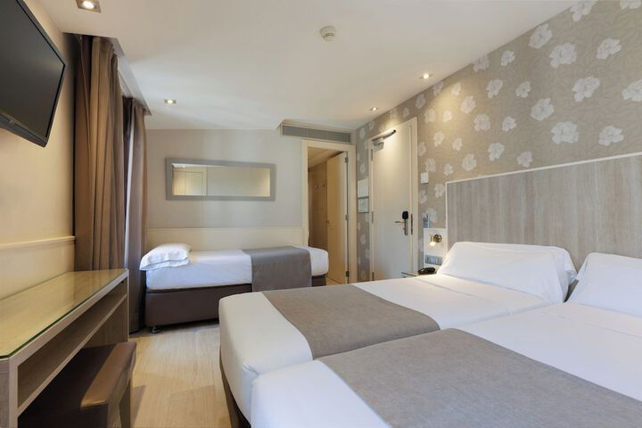 Room 16 of 62