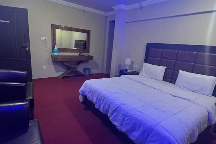 Room 16 of 25