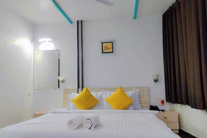 Room 4 of 10