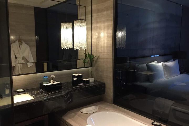 Room 17 of 36