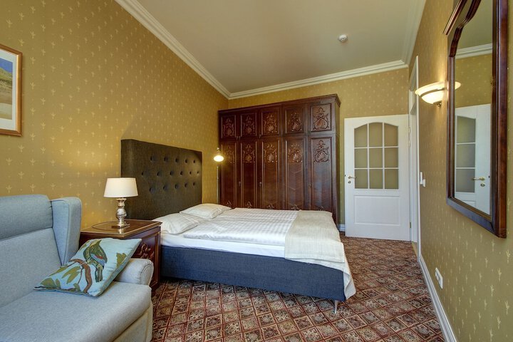 Room 2 of 30