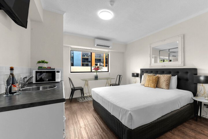 Room 4 of 125