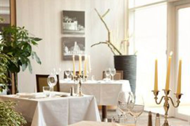Dining 33 of 38