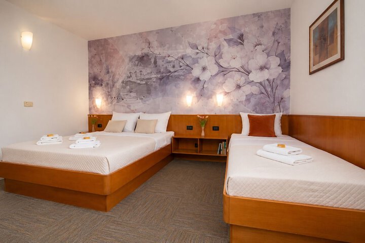 Room 25 of 42