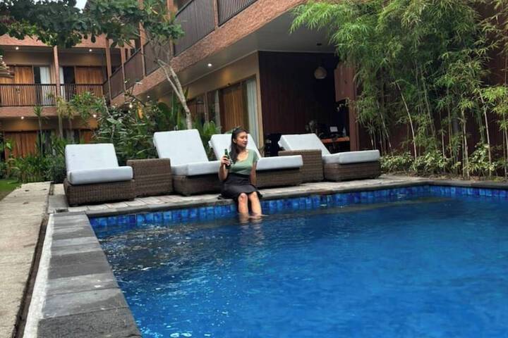 Pool 16 of 24