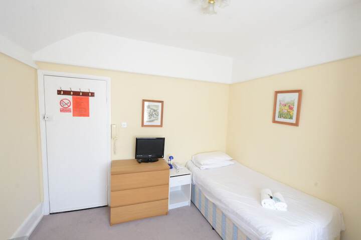 Room 196 of 371