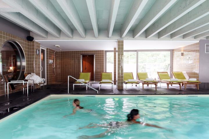Hotel Pool