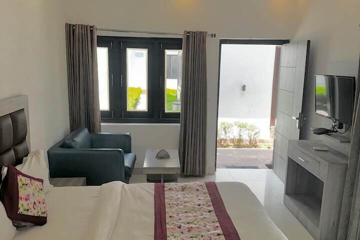 Room 5 of 20