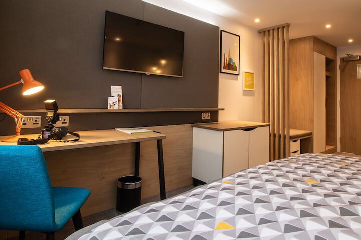 Room 17 of 162
