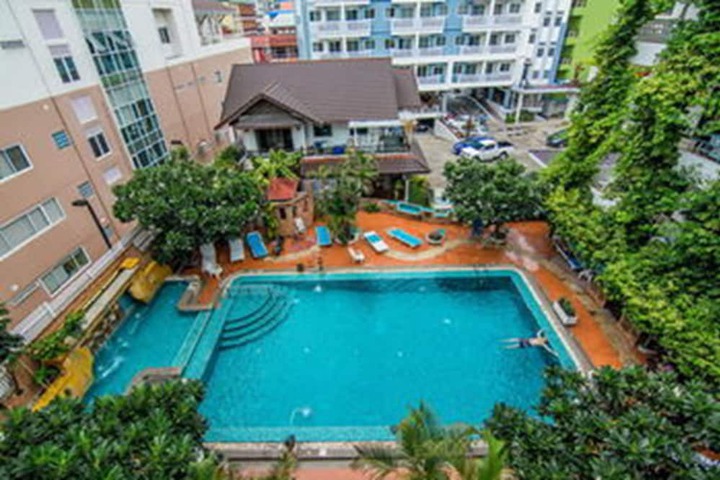Hotel with Pool