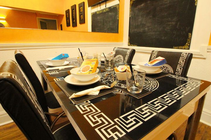 Dining 31 of 33
