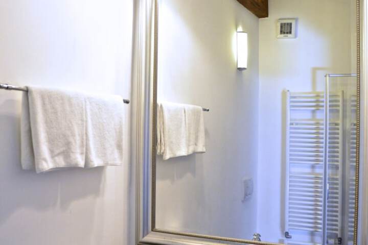 Room 13 of 32
